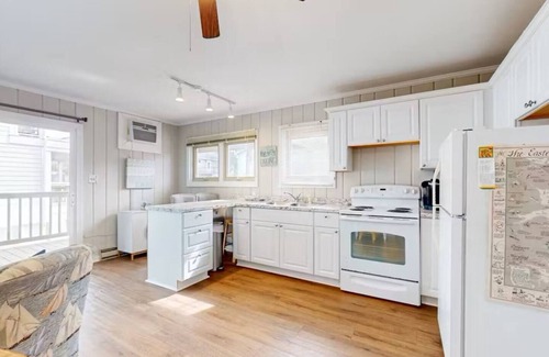 Bethany Beach Condo | Tower Shores Tiny Gem