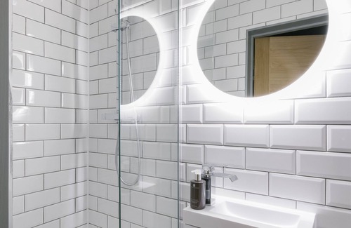 Bermondsey Hotel | TowerBridge64