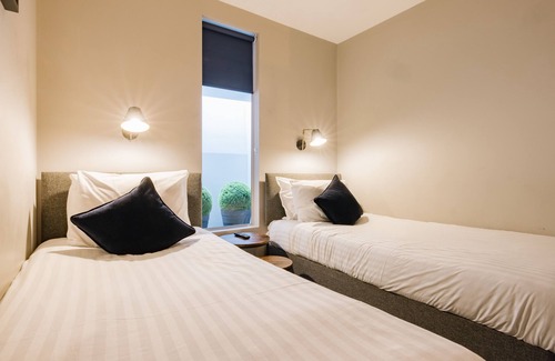 Bermondsey Hotel | TowerBridge64