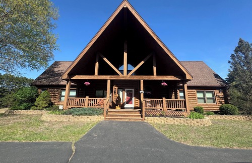 Wisconsin Dells House | Towering Pines Lodge: A Hidden Haven 10 Miles from Wisconsin Dells