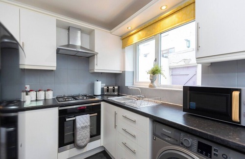 Guisborough House | Town centre & all the comforts!