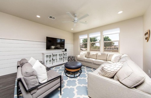 Washington House | Town Center 2387 Red Canyon Family Home
