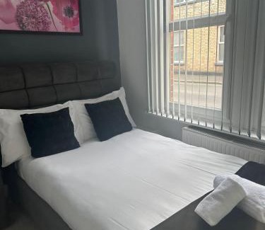 Barnstaple House | Town Centre En Suite Room 1