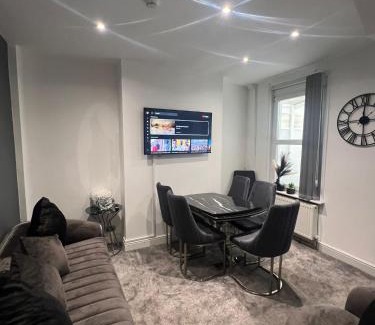 Barnstaple House | Town Centre En Suite Room 4