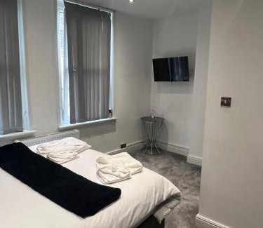 Barnstaple House | Town Centre En Suite Room 4