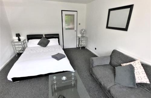 Basingstoke Apartment | Town Centre Studio Flat!