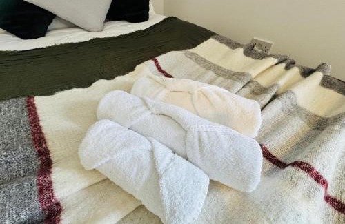 Huntingdon Apartment | Town centre with parking