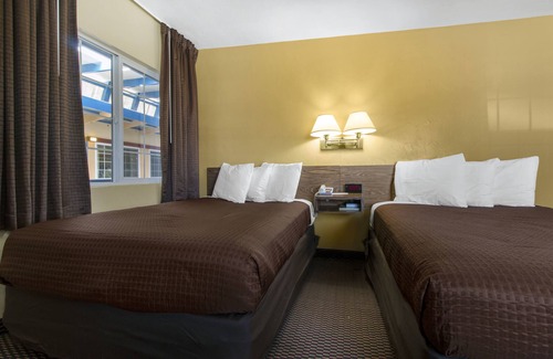 Downtown Hotel | Town House Motel – Historic Old Town Eureka