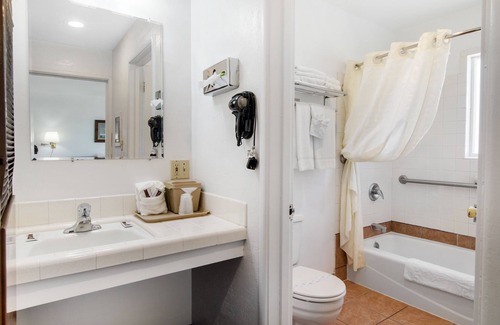 Downtown Hotel | Town House Motel – Historic Old Town Eureka