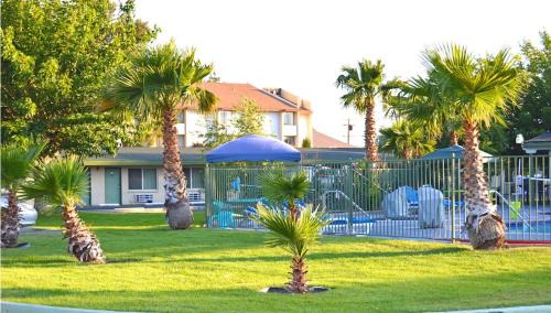 Lancaster Hotel | Town House Motel
