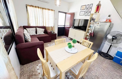 Talomo District House | Town House Walking Distance to Beach & Panoramic Mountain View