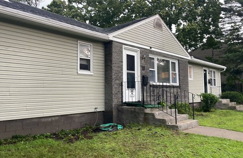 Newtonville Apartment | Town of Colonie Home w/deck and yard, I-87 closeby, 40 min to Saratoga