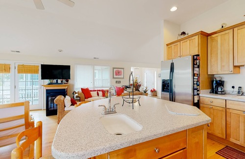 South Bethany Harbor House | Town of South Bethany Beach home with sunroom and water views - dogs ok