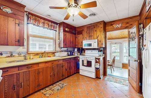 South Bethany Harbor House | Town of South Bethany waterfront home with boat ramp - 5-min walk to beach