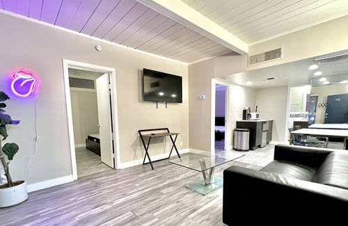 Downtown Las Vegas Hotel | Towne and Country Motel