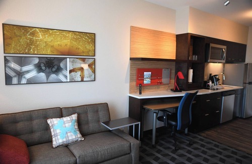 North Kansas City Hotel | TownePlace Suites by Marriott Kansas City at Briarcliff