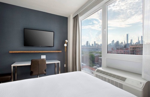 Queens Hotel | TownePlace Suites by Marriott New York Long Island City/Manhattan View