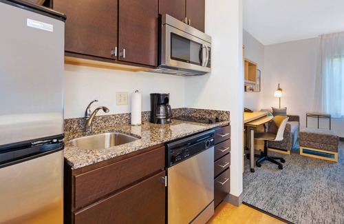 Donelson Hotel | TownePlace Suites by Marriott Nashville Airport