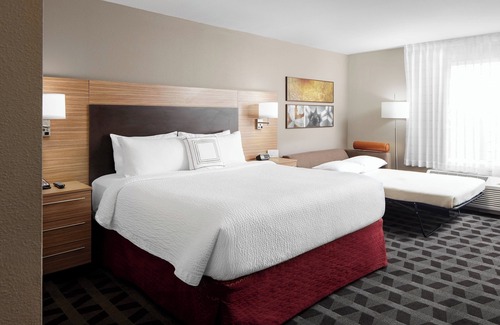 Fairoaks Manhattan Manor Hotel | TownePlace Suites by Marriott Tampa South