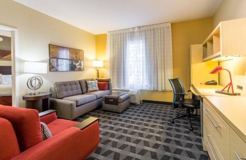 Murlin Heights Hotel | TownePlace Suites Dayton North
