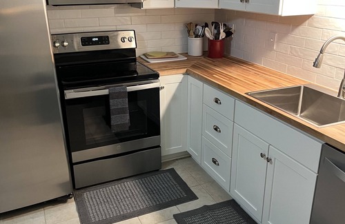 West Ashley House | Townhome 4 miles to Downtown Charleston