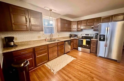 Elizabethton Condo | Townhome in Elizabethton, TN near Tweetsie Trail