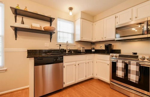 Countryside House | Townhome in Northern Virginia, Close to DC, Pets Okay, Fenced Yard, Fast