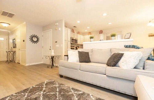 Charlotte House | Townhome - near UNCC, PNC Music Pavilion, Hospitals, Concord Mills