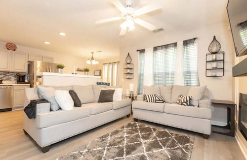 Charlotte House | Townhome - near UNCC, PNC Music Pavilion, Hospitals, Concord Mills