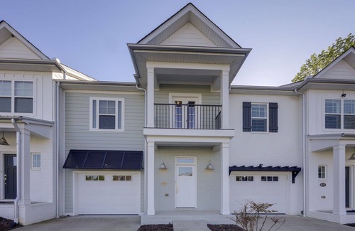 Gallatin House | Townhome next to Old Hickory Lake and Gallatin Marina! 30 mins from Nashville!