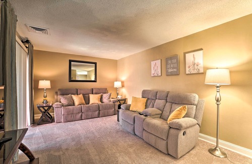 Summerville House | Townhome w/ Pool Access, 20 Mi to Dtwn Charleston!
