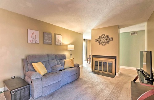 Summerville House | Townhome w/ Pool Access, 20 Mi to Dtwn Charleston!