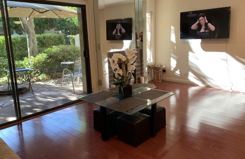 Warner Center House | Townhome @ Warner Center