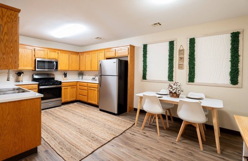 Springdale House | Townhome with a peaceful, soothing vibe, featuring KING and QUEEN size beds
