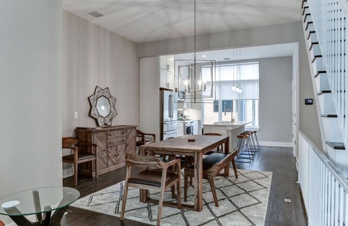 East End - Valley Street Apartment | Townhome with Large Rooftop Terrace