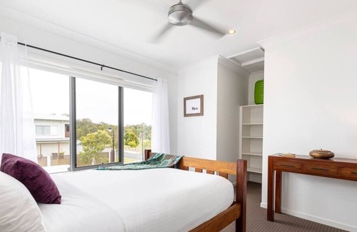 Birtinya House | Townhouse Birtinya 1km to Hospital 5 mins to Beach