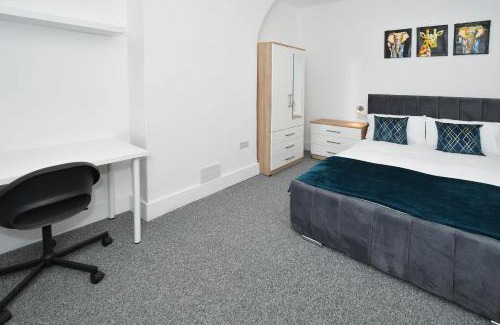Crewe House | Townhouse @ 202 Walthall Street Crewe