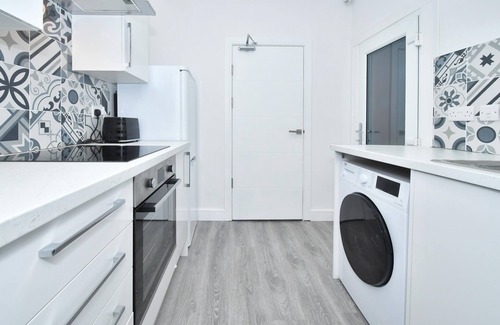 Crewe House | Townhouse @ 42 Minshull New Road Crewe - Single