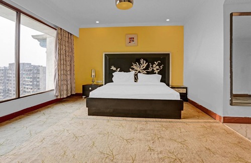 Aarey Colony Hotel | Townhouse 808 Royal Palms Shared Serviced Apartment