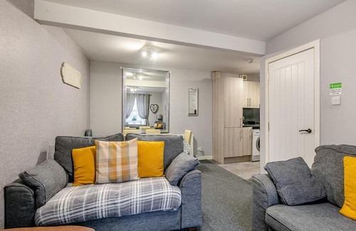 Montrose Apartment | Townhouse Apartments 4 Bedroom High St Montrose