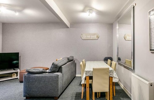 Montrose Apartment | Townhouse Apartments 4 Bedroom High St Montrose