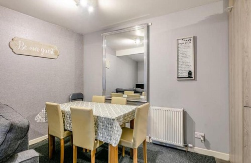 Montrose Apartment | Townhouse Apartments 4 Bedroom High St Montrose