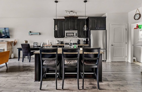 Westbank House | Townhouse at Lakefront Resort. Pool, Hot tub, Private Beach, Boat Slip Available