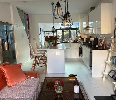 Queen's Park House | TownHouse by Notting Hill - Sleeps5 PetsOk Tv Wifi