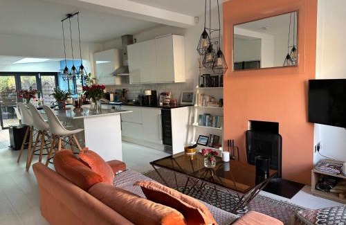 Queen's Park House | TownHouse by Notting Hill - Sleeps5 PetsOk Tv Wifi