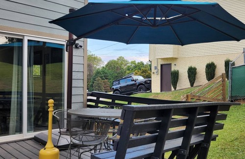 Karns House | Townhouse for Home living on the Road