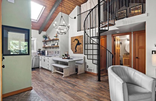 Sandpoint House | Townhouse in Private Lakeside Community