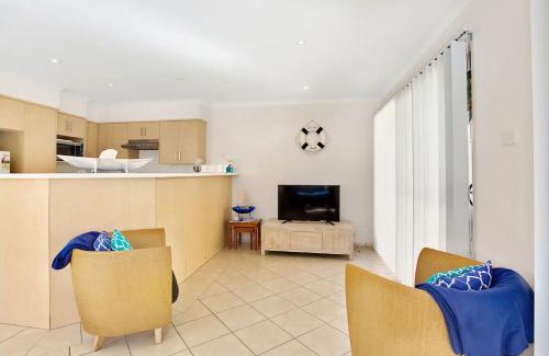Salamander Bay House | Townhouse in the heart of Port Stephens