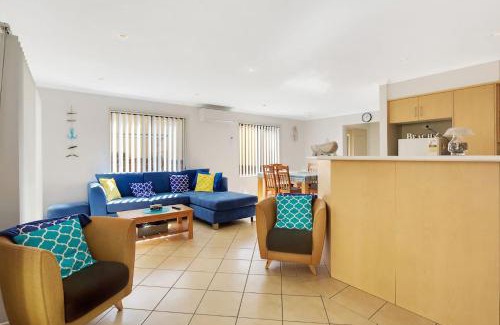 Salamander Bay House | Townhouse in the heart of Port Stephens