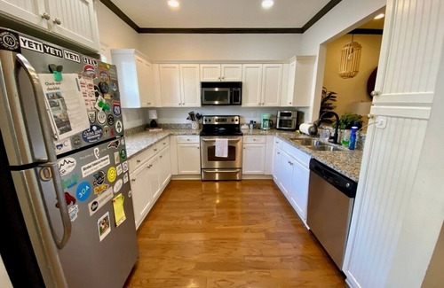 Greenville Downtown Cottage | Townhouse in the West End steps from everything! Main St, Falls Park, Baseball
